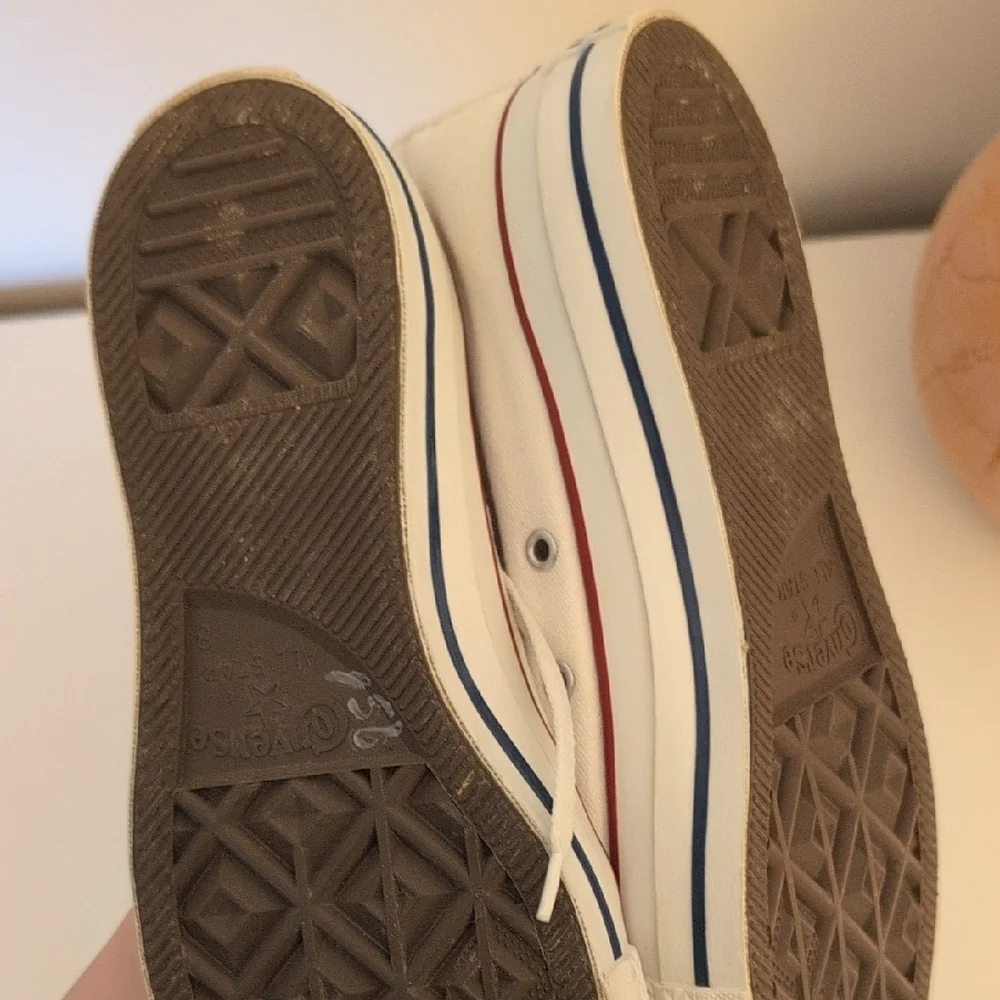 classic converse high tops - Picture 2 of 7